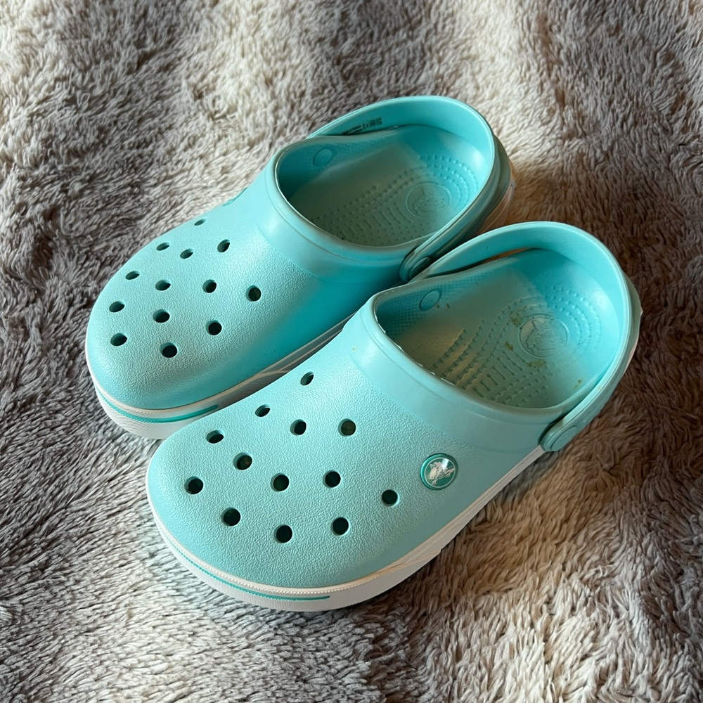 Light blue crocs